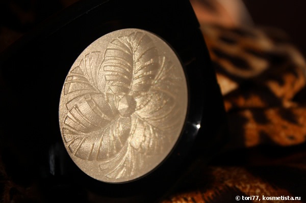 Праздник с Chanel Camelia de Plumes Poudre illuminatrice Highlighting Powder