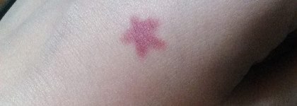 Такого цвета у меня еще не было. Essence lipliner 06 satin mauve