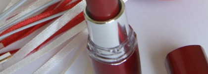 Прекрасная красная. Maybelline Hydra Extreme Увлажняющая губная помада в оттенке 587 Поцелуй вампира