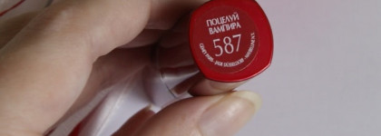 Прекрасная красная. Maybelline Hydra Extreme Увлажняющая губная помада в оттенке 587 Поцелуй вампира