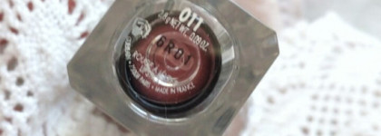 Бежевое кружево Guerlain La Petite Robe Noire Deliciously Shiny Lip Colour 011 Beige Lingerie