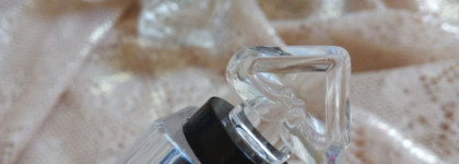 Бежевое кружево Guerlain La Petite Robe Noire Deliciously Shiny Lip Colour 011 Beige Lingerie