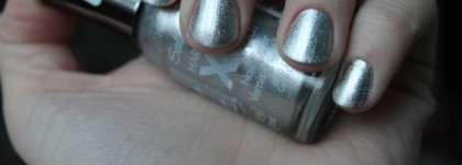 Земля в иллюминаторе, или же Sally Hansen Xtreme Wear #220 Celeb City