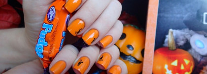 China Glaze Papaya punch - маникюр на Halloween
