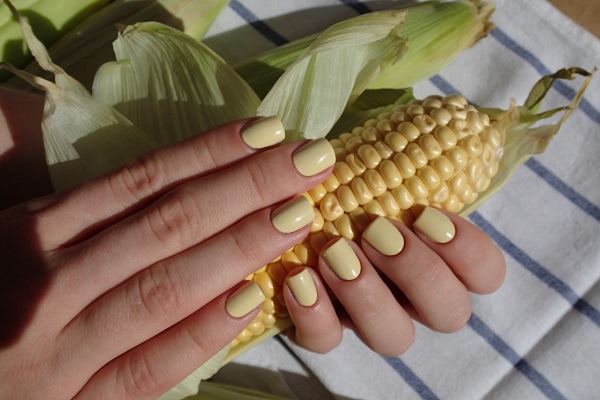 Picture pOlish Nail polish Mellow yellow