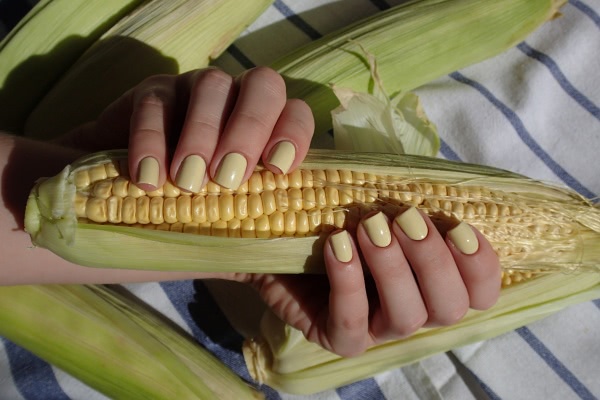 Picture pOlish Nail polish Mellow yellow