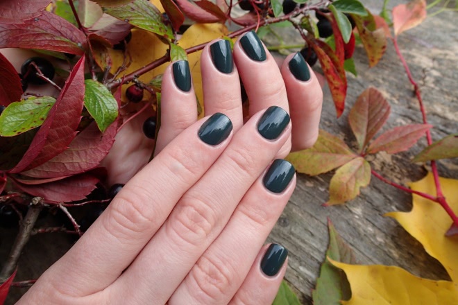 China Glaze Nail lacquer with hardeners 82705 Take a hike