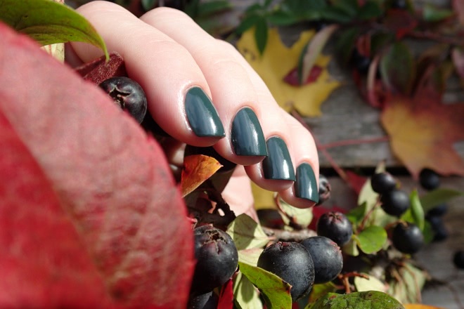 China Glaze Nail lacquer with hardeners 82705 Take a hike