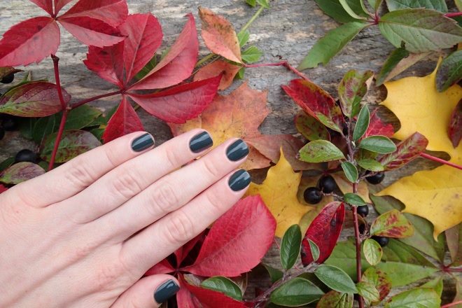 China Glaze Nail lacquer with hardeners 82705 Take a hike