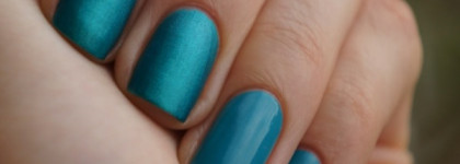 Маникюр цвета морской волны с лаками Golden Rose