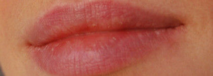 Барби собирается на дискотеку… Помада Shine Automatique hydrating lip shine в оттенке 262 extrait de rose от Guerlain