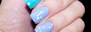 Снежный маникюр с лаками OPI Nail Lacquer You're such a Budapest и OPI Nail Lacquer Can't Find My Czechbook