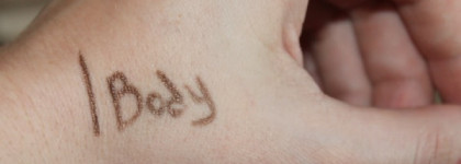 The Body Shop 17 Eye Definer Shade: Golden Brown