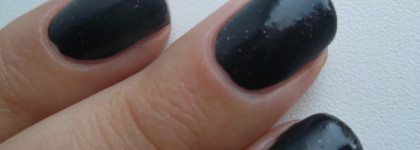 Essence Floral Grunge Black to the Roots