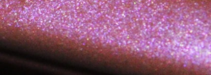 Revlon Colorburst Lipgloss 002 Crystal Lilac, или в семье не без урода