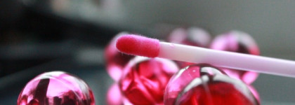 Revlon Super Lustrous Lip Gloss Berry Allure 225. Блеск и тинт в одном флаконе