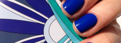 Yves Saint Laurent  La Laque Couture Bleu Majorelle # 18. Синий с историей