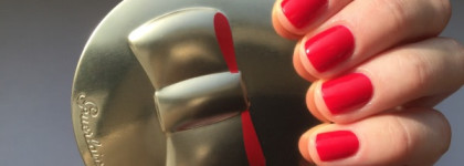 Праздничный дуэт Chanel Le Vernis Nail Colour # 635 Expression и Christian Dior Diorific Vernis Golden Shock # 001