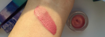 Тени не исчезают в полдень. Kiko make up Milano Colour Shock long lasting eyeshadow # 101 punk baby pink, Kiko make up Milano Skinny fit kajal # 03, Kiko make up Milano Skinny fit kajal # 05