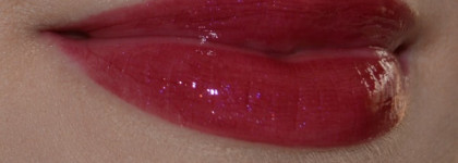 Ягодное настроение. Gucci Lip Vibrant Demi-Glaze Lip Lacquer Wild Amarena # 190 и Burberry Lip Mist Naturel Sheer Lipstick Blueberry No. 206