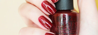 OPI nail lacquer HL E08 "Underneath The Mistletoe"