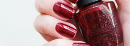 OPI nail lacquer HL E08 "Underneath The Mistletoe"