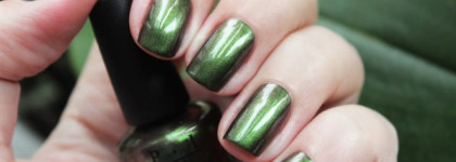 OPI Nlc33 A Grape Affair + OPI Nlc19 Green on the Runway (Coca-Cola Collection for Summer 214)