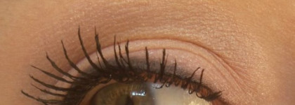 Искрящийся карандаш для контура глаз Couleurs nature glitter eyepencil от Yves Rocher в оттенке № 12 "Искрящийся серебристый"