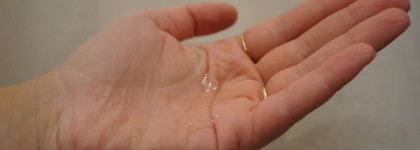 Нежное очищение лица с BioTherm Biosource softening exfoliating cleansing gel with fortifying magnesium. Очищающий гель-эксфолиант для сухой кожи с магнием