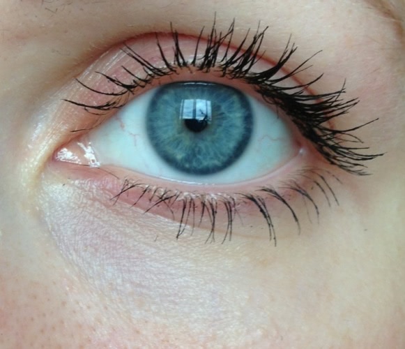 Benefiance eye serum вокруг глаз
