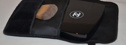 Компактная пудра-основа для сияния кожи Chanel Vitalumiere Eclat Comfort Radiance Compact Makeup SPF 10 в оттенке B 20