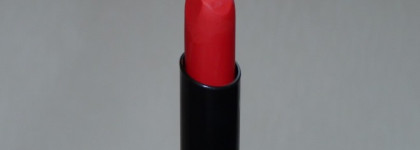 NYX Full Throttle Lipstick в оттенке Firestorm. Феноменальная