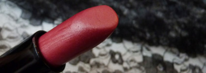 Нарядное платье для губ. Губная помада Artdeco Perfect Color Lipstick, тон 77