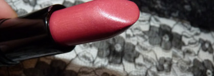Нарядное платье для губ. Губная помада Artdeco Perfect Color Lipstick, тон 77