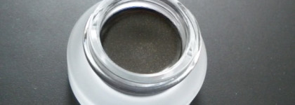 Не просто черная Maybelline Eyestudio Lasting Drama Gel Eyeliner №08 Black Gold