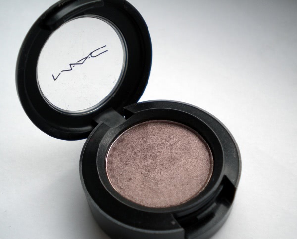 Такие разные МАС Eye Shadow Satin Taupe