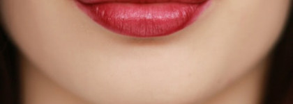 Revlon Just Bitten Kissable Balm Stain 005 Crush и Revlon Lacquer Balm ColourBurst Crayon 105 Demure