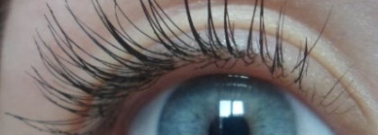 Тушь для ресниц Super Drama от Avon в оттенке black