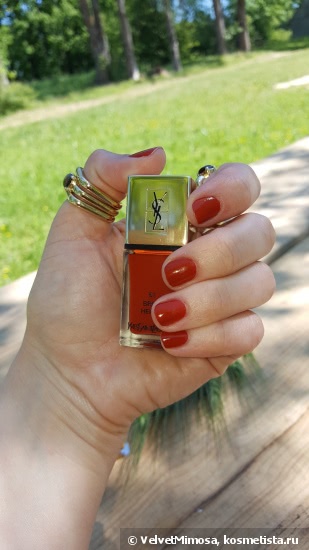 Лаки из летней коллекции 2015 YSL Terre Saharienne: Brun Henne (#61) и Jaune Babouche (#62)
