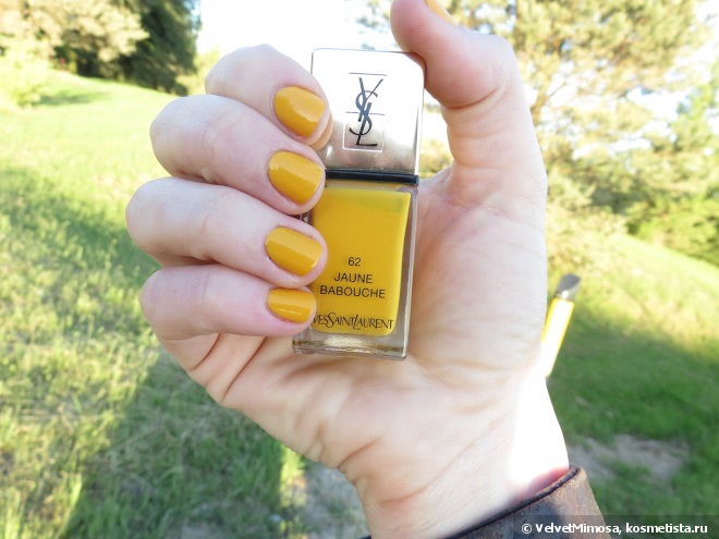 Лаки из летней коллекции 2015 YSL Terre Saharienne: Brun Henne (#61) и Jaune Babouche (#62)