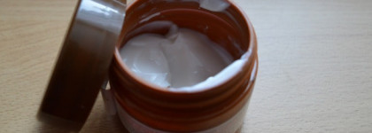 Восстанавливающий увлажняющий крем для лица Avon Care с маслом какао и витамином Е