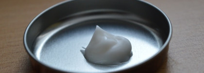 Восстанавливающий увлажняющий крем для лица Avon Care с маслом какао и витамином Е