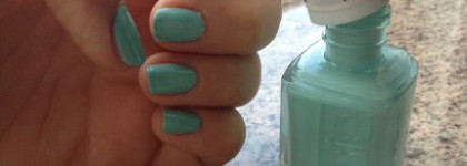Мята на ногтях или Essie "Mint candy apple"