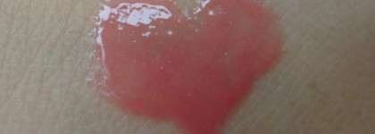 Прекрасно спелись: блеск для губ Beyu Catwalk Volume Gloss #18 и карандаш для губ Rimmel Lasting Finish Lip Liner #014 Wild Clover