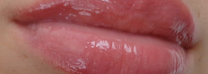 Прекрасно спелись: блеск для губ Beyu Catwalk Volume Gloss #18 и карандаш для губ Rimmel Lasting Finish Lip Liner #014 Wild Clover