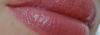 Deja Vu с помадами Dior Rouge Dior Voluptuous Care Lipstick 651 Rose Tourbillon, Dior Rouge Nude 459 Charnelle, Dior Addict Extreme Lipstick 356 Cherie bow & Dior Addict Extreme Lipstick 546 Gri Gri