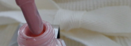 Ухоженные пальчики с лаком для ногтей Dior Vernis 257 Incognito