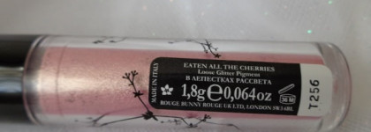 Блеск-пыльца для век Rouge Bunny Rouge Loose Glitter Pigment в оттенке Eaten All The Cherries (В лепестках рассвета)