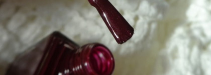 YSL 'La Laque Couture' Nail Lacquer No.7 Prune Minimale