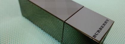 Идеальная спутница к любому макияжу глаз - Burberry Lip Cover Soft Satin Lipstick #27 Tulip Pink